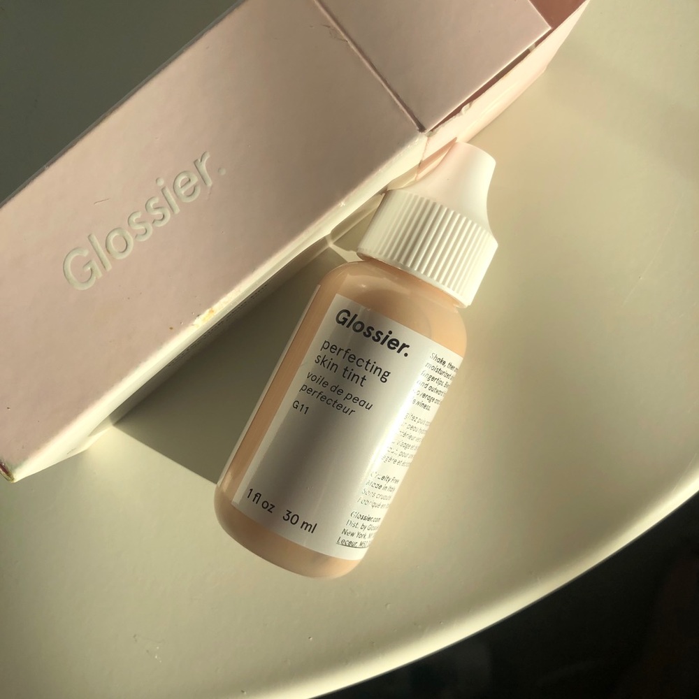 Glossier Perfecting Skin Tint G11